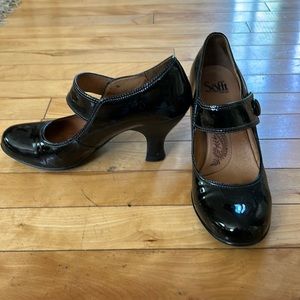 Softt comfy chic patent leather Mary Jane 3” heel